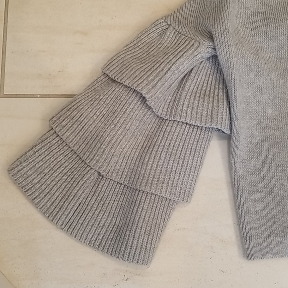 Endless Rose ruffle sweater - Picture 4 of 5